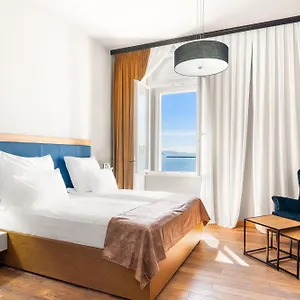 4* Hotell Dua